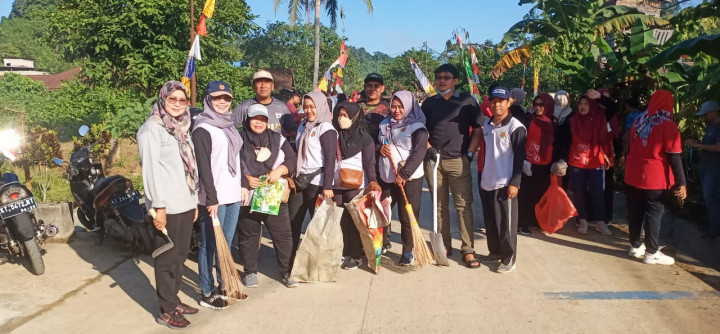 Minggu, 06 Agustus 2023, Lurah beserta jajaran Kelurahan Karang Anyar menghadiri kegiatan giat kerja bakti se kecamatan Sungai Kunjang di Jalan Karang Mulya, Lok Bahu, Samarinda
