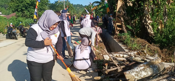 Minggu, 06 Agustus 2023, Lurah beserta jajaran Kelurahan Karang Anyar menghadiri kegiatan giat kerja bakti se kecamatan Sungai Kunjang di Jalan Karang Mulya, Lok Bahu, Samarinda