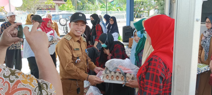 Senin, 07 Agustus 2023, Kegiatan Probebaya berupa pemberian bantuan makanan tambahan di 11 Posyandu yang berada di Pokmas Kelapa Gading, Jln. MT. Haryono RT. 002, dihadiri langsung oleh Camat Sungai Kunjang, Lurah dan Ketua PKK Kel. Karang Anyar.