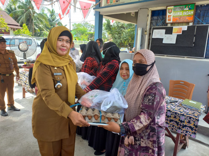 Senin, 07 Agustus 2023, Kegiatan Probebaya berupa pemberian bantuan makanan tambahan di 11 Posyandu yang berada di Pokmas Kelapa Gading, Jln. MT. Haryono RT. 002, dihadiri langsung oleh Camat Sungai Kunjang, Lurah dan Ketua PKK Kel. Karang Anyar.