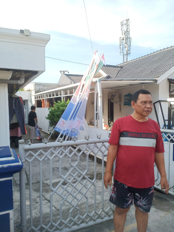 Minggu, 13 Agustus 2023, Lurah bersama Pejabat dan Staf Kelurahan Karang Anyar monitoring kegiatan giat kerja bakti di wilayah kelurahan Karang Anyar.