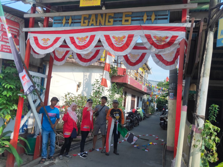Minggu, 13 Agustus 2023, Lurah bersama Pejabat dan Staf Kelurahan Karang Anyar monitoring kegiatan giat kerja bakti di wilayah kelurahan Karang Anyar.