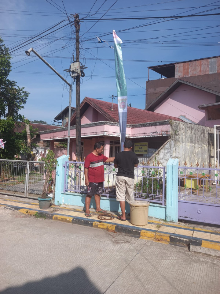 Minggu, 13 Agustus 2023, Lurah bersama Pejabat dan Staf Kelurahan Karang Anyar monitoring kegiatan giat kerja bakti di wilayah kelurahan Karang Anyar.