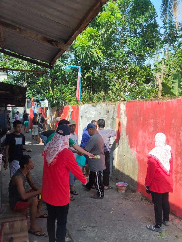 Minggu, 13 Agustus 2023, Lurah bersama Pejabat dan Staf Kelurahan Karang Anyar monitoring kegiatan giat kerja bakti di wilayah kelurahan Karang Anyar.