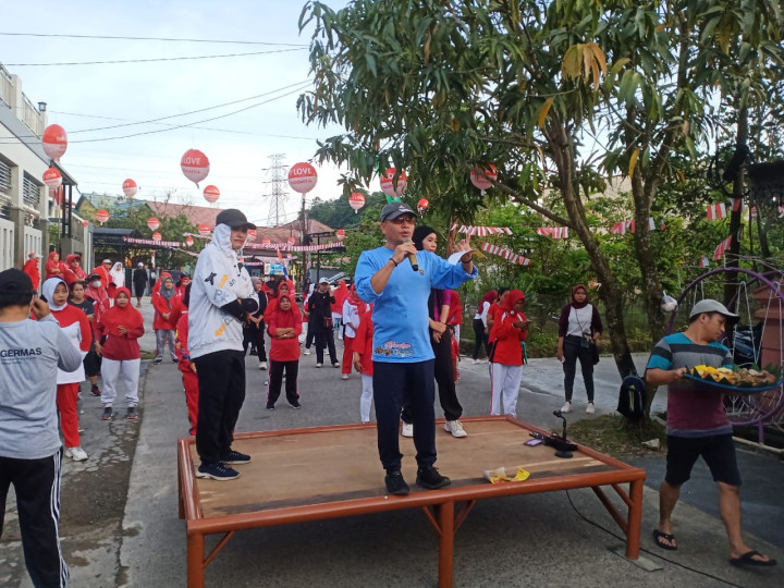 Minggu, 13 Agustus 2023, Lurah dan PKK Karang Anyar menghadiri kegiatan Senam Dasawisma di jln. MT. Haryono RT. 002