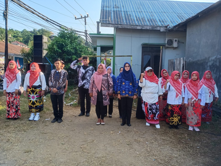 Kamis, 17 Agustus 2023, Seluruh bersama Staf dan PKK Karang Anyar menghadiri kegiatan Upacara HUT Kemerdekaan RI ke 78 tahun di Jalan Kelapa Gading.