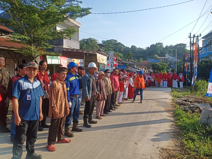 Kamis, 17 Agustus 2023, Seluruh bersama Staf dan PKK Karang Anyar menghadiri kegiatan Upacara HUT Kemerdekaan RI ke 78 tahun di Jalan Kelapa Gading.