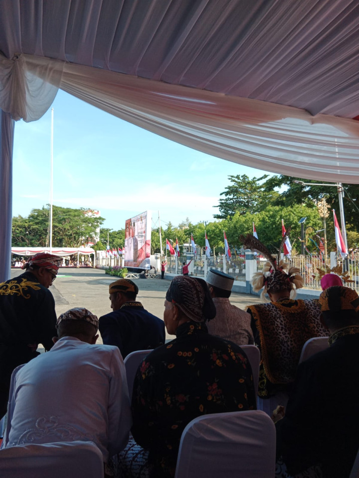 Kamis, 17 Agustus 2023, Lurah menghadiri upacara HUT kemerdekaan RI ke 78 tahun di GOR SEGIRI