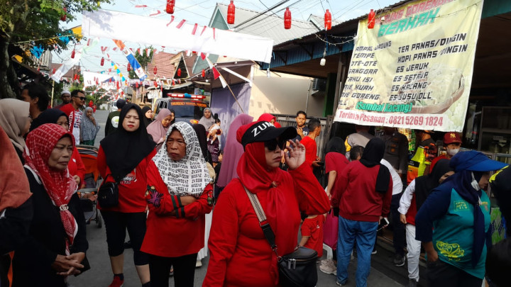 Minggu, 20 Agustus 2023, Lurah bersama Staf menghadiri kegiatan Jalan Santai di RT.022 & 023 dalam rangka HUT RI ke 78 tahun.