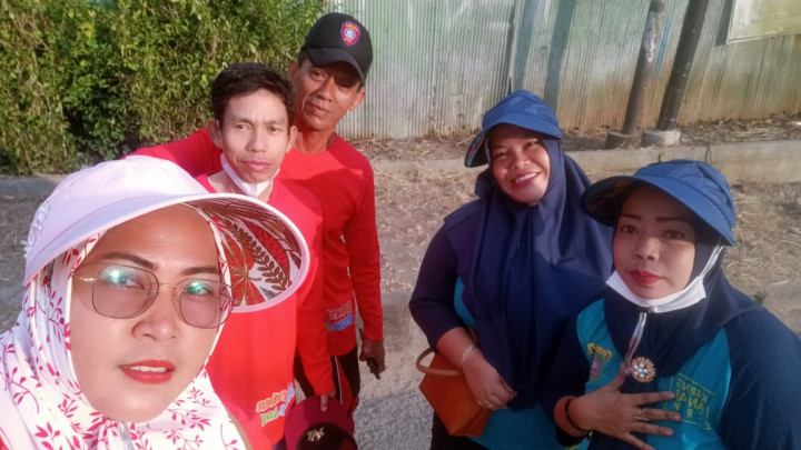 Minggu, 20 Agustus 2023, Lurah bersama Staf menghadiri kegiatan Jalan Santai di RT.022 & 023 dalam rangka HUT RI ke 78 tahun.
