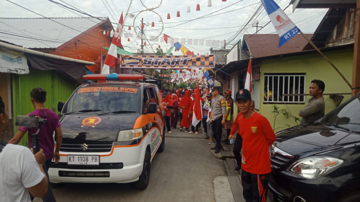Minggu, 20 Agustus 2023, Lurah bersama Staf menghadiri kegiatan Jalan Santai di RT.022 & 023 dalam rangka HUT RI ke 78 tahun.