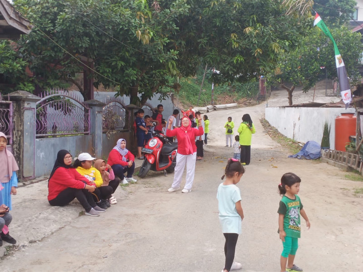 Minggu, 20 Agustus 2023 Kasie Pemerintahan bersama staf menghadiri kegiatan Jalan santai dalam rangka HUT RI ke 78 tahun di Jalan MT. Haryono RT.002