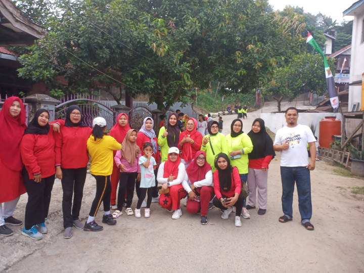 Minggu, 20 Agustus 2023 Kasie Pemerintahan bersama staf menghadiri kegiatan Jalan santai dalam rangka HUT RI ke 78 tahun di Jalan MT. Haryono RT.002