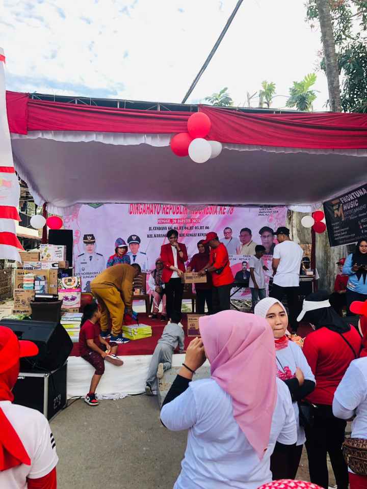 Minggu, 20 Agustus 2023 Seklur, Kasie Ekobang dan Staf menghadiri kegiatan Jalan Santai di RT. 04,05,06 dalam rangka HUT RI Kemerdekaan RI ke 78 tahun.