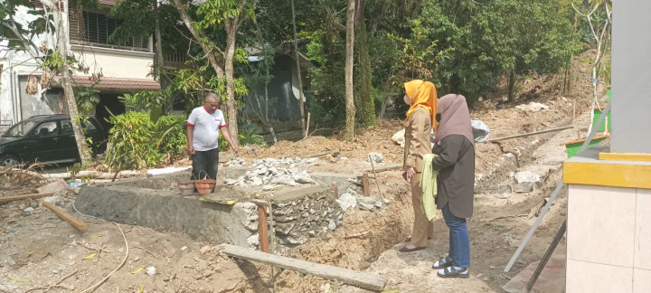 Senin, 21 Agustus 2023, monitoring kegiatan pembuatan Poskamling di Jalan MT. Haryono RT. 002