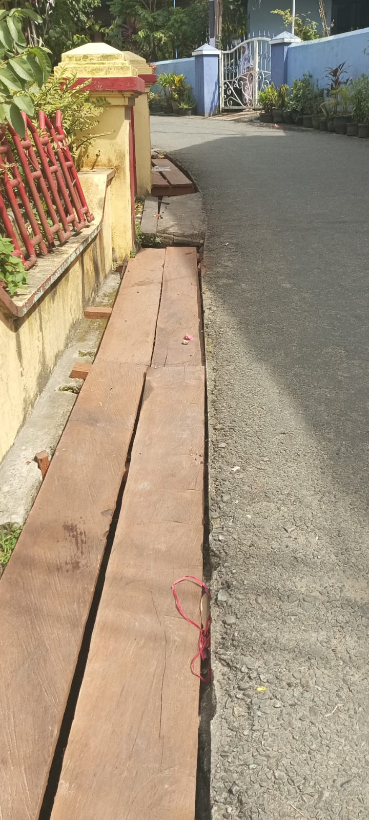 Senin, 21 Agustus 2023, monitoring pembuatan Kanopi Mesjid dan penutup drainase di Jln. Cendana Gang 16 RT. 014
