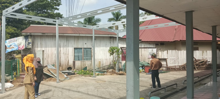 Senin, 21 Agustus 2023, monitoring pembuatan Kanopi Mesjid dan penutup drainase di Jln. Cendana Gang 16 RT. 014