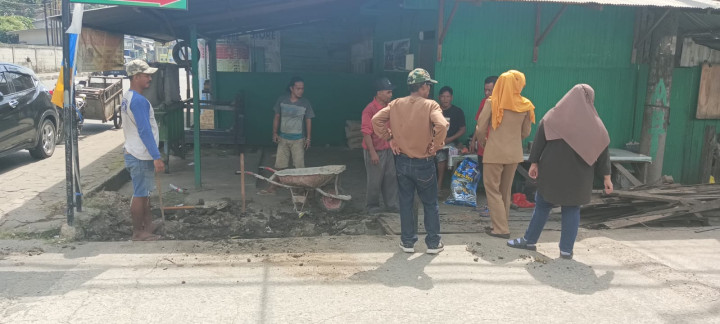 Senin, 21 Agustus 2023, monitoring pembuatan Gapura di Jalan Meranti Gang 2 RT. 016