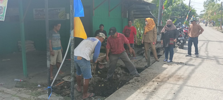 Senin, 21 Agustus 2023, monitoring pembuatan Gapura di Jalan Meranti Gang 2 RT. 016