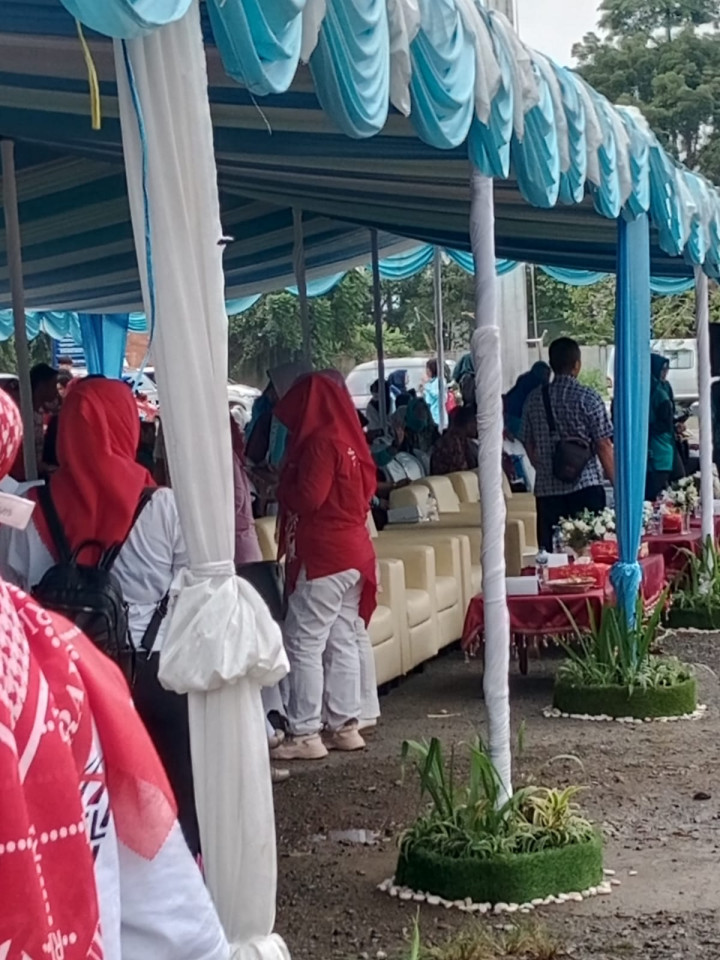 Kamis, 24 Agustus 2023, Lurah bersama Ketua PKK dan Anggota PKK Karang Anyar menghadiri kegiatan Festival Bangga Kencana di Gor 27 September Unmul Samarinda.