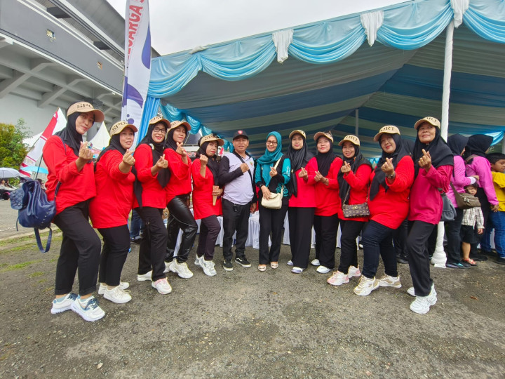 Kamis, 24 Agustus 2023, Lurah bersama Ketua PKK dan Anggota PKK Karang Anyar menghadiri kegiatan Festival Bangga Kencana di Gor 27 September Unmul Samarinda.