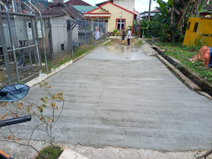 Jumat, 25 Agustus 2023, monitoring kegiatan Semenisasi Jalan di Jalan Kahoi 7 Blok B1 RT. 030