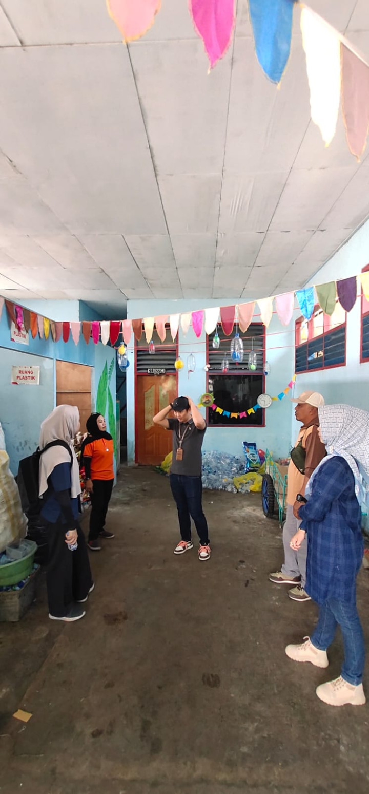 Sabtu, 02 September 2023, kunjungan dari Pertamina Regional Kalimantan untuk monitoring program Comdev FT Samarinda, yang didampingi langsung oleh Lurah, Seklur, Kasie Ekobang dan Ketua PKK Karang Anyar ke Bank Ramli Ceseri di Jalan Cendana RT. 009