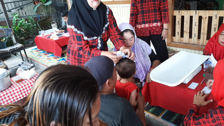 Senin, 04 September 2023, Lurah bersama Kasie Kesra melakukan monitoring kegiatan di Posyandu Lidah Biaya RT. 024
