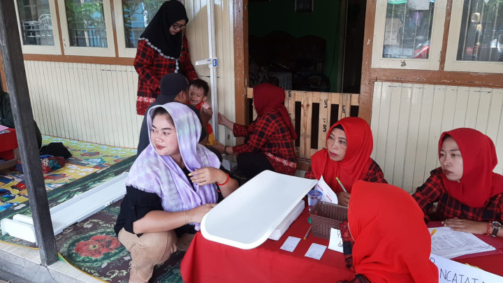 Senin, 04 September 2023, Lurah bersama Kasie Kesra melakukan monitoring kegiatan di Posyandu Lidah Biaya RT. 024