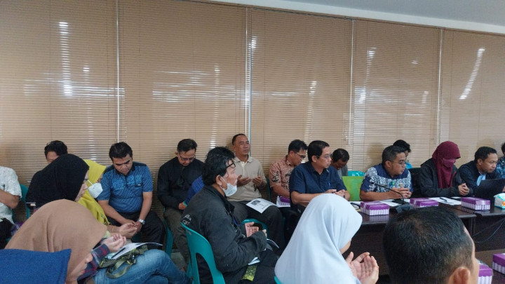 Jumat, 08 September 2033, Seklur menghadiri Laporan antara Rencana Pencegahan dan Peningkatan Kualitas Perumahan Kumuh dan Pemukiman Kumuh (RP2KPKPK)