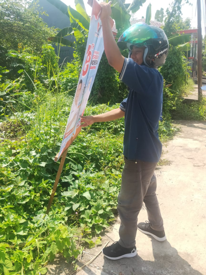 Jumat, 08 September 2023, Lurah bersama staf Pemerintahan Karang Anyar, melakukan penertiban pelepasan spanduk dan baliho pemilu yang berada di wilayah Kelurahan Karang Anyar.
