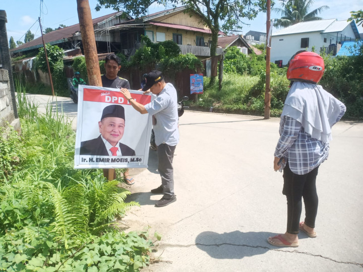 Jumat, 08 September 2023, Lurah bersama staf Pemerintahan Karang Anyar, melakukan penertiban pelepasan spanduk dan baliho pemilu yang berada di wilayah Kelurahan Karang Anyar.