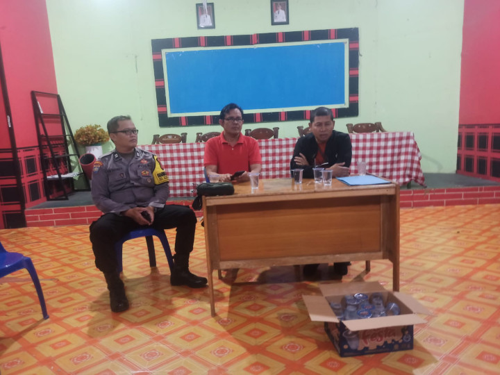 Kamis, 21 September 2023, Lurah bersama Seklur dan Bhabinkamtibmas Karang Anyar, melakukan rapat bersama FKPM Karang Anyar di Gedung LPM Karang Anyar.