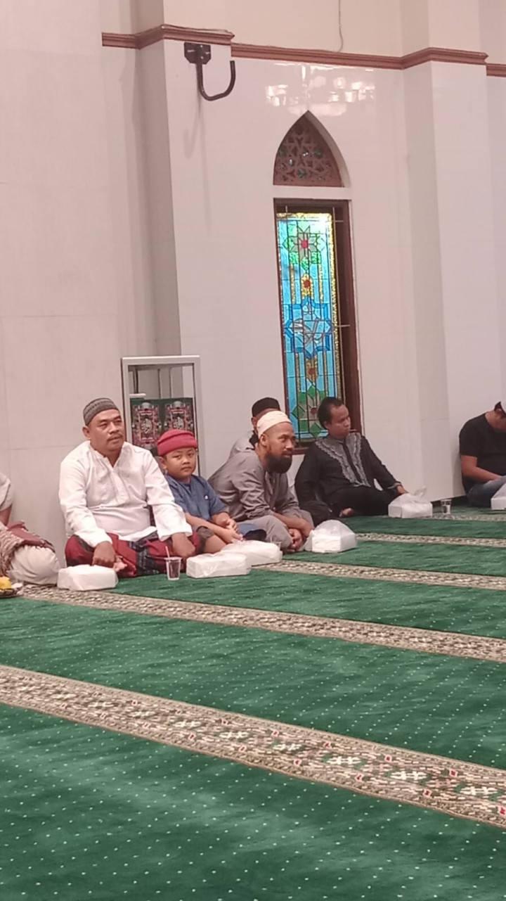 Selasa, 26 September 2023, Lurah Karang Anyar menghadiri kegiatan perayaan Maulid Nabi Besar Muhammad SAW di Mesjid Ibadurahman RT. 002, Jln. MT. Haryono.