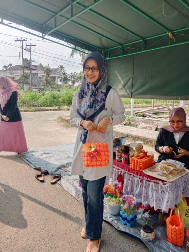 Sabtu, 30 September 2023, Lurah mendampingi Ketua dan Anggota PKK Karang Anyar dalam mengunjungi kegiatan Dasawisma dan Posyandu Lansia di Jalan MT. Haryono RT. 002, Samarinda