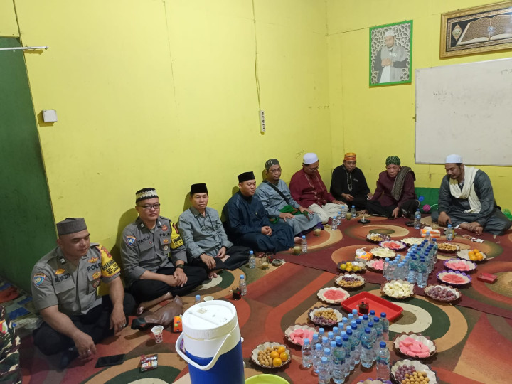 Minggu, 01 Oktober 2023, Lurah bersama Bhabinkamtibmas Karang Anyar menghadiri kegiatan perayaan Maulid Nabi Muhammad SAW di Jalan Kahoi RT. 032