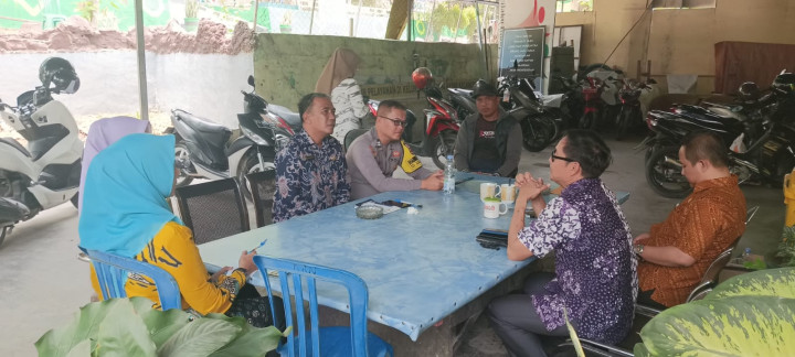 Senin, 02 Oktober 2023, Seklur bersama Kasie Pemerintahan, Kasie Kesra dan Bhabinkamtibmas Karang Anyar mengikuti Rakor Pembentukan Keluarga Tangga Bencana bersama BPBD Kota Samarinda