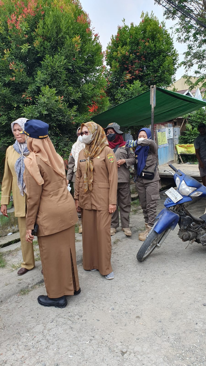 Selasa, 03 Oktober 2023, Kelurahan Karang Anyar bersama tim dari Kecamatan Sungai Kunjang melaksanakan penertiban PKL di depan SDN 008 Jalan Ulin.