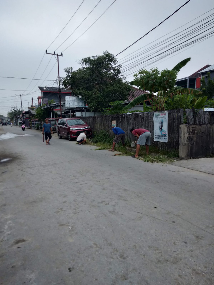 Minggu, 15 Oktober 2023 kegiatan gotong royong di wilayah Kelurahan Karang Anyar