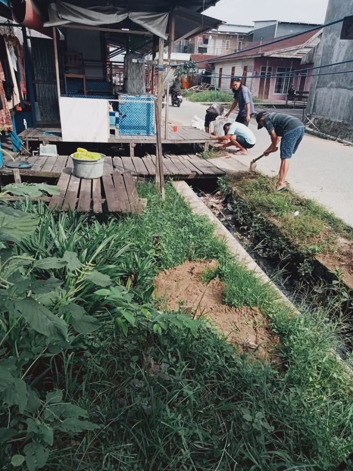 Minggu, 15 Oktober 2023 kegiatan gotong royong di wilayah Kelurahan Karang Anyar