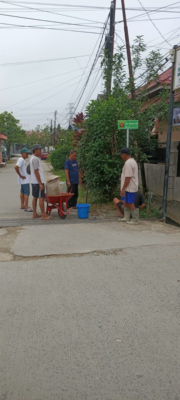 Minggu, 15 Oktober 2023 kegiatan gotong royong di wilayah Kelurahan Karang Anyar