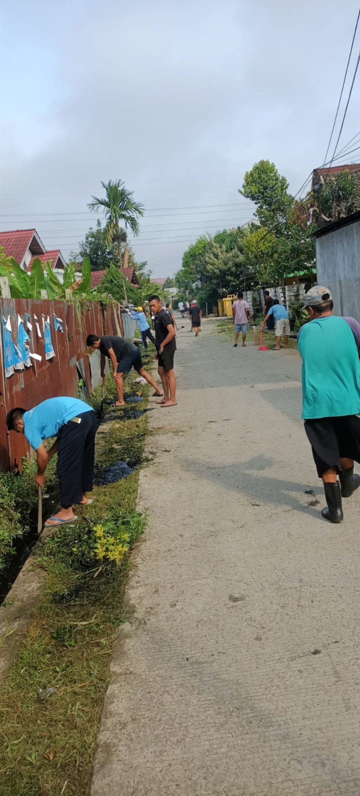 Minggu, 15 Oktober 2023 kegiatan gotong royong di wilayah Kelurahan Karang Anyar