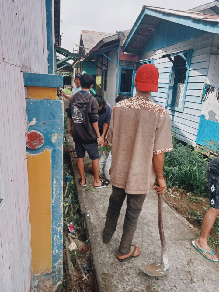 Minggu, 15 Oktober 2023 kegiatan gotong royong di wilayah Kelurahan Karang Anyar