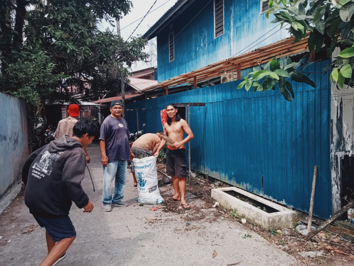 Minggu, 15 Oktober 2023 kegiatan gotong royong di wilayah Kelurahan Karang Anyar