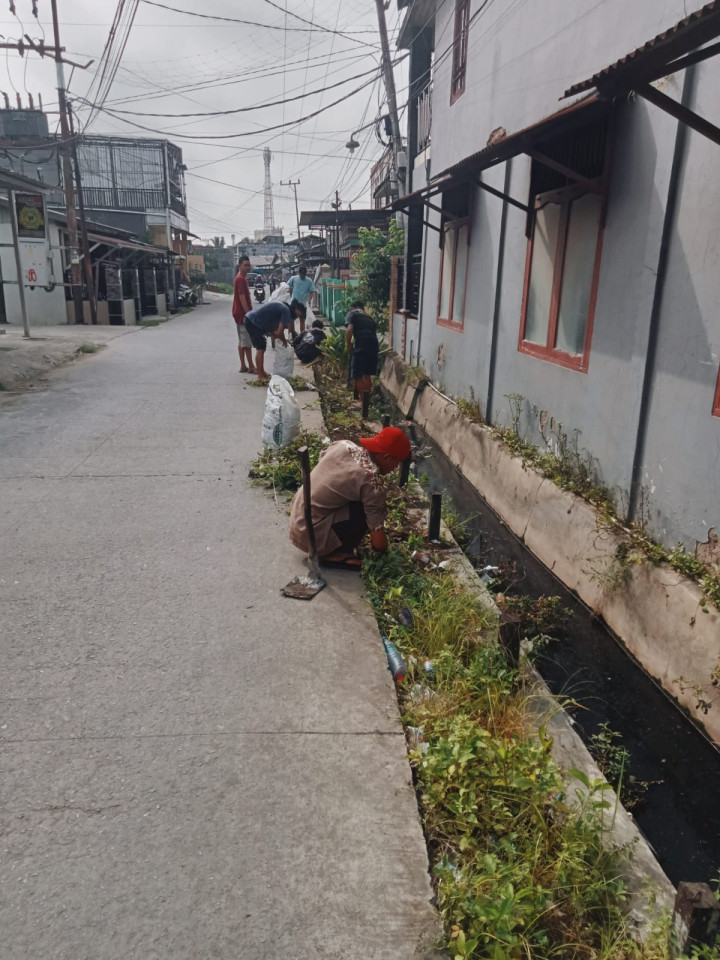 Minggu, 15 Oktober 2023 kegiatan gotong royong di wilayah Kelurahan Karang Anyar