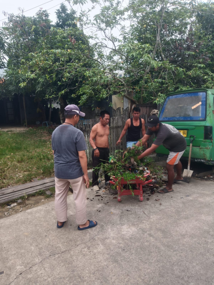 Minggu, 15 Oktober 2023 kegiatan gotong royong di wilayah Kelurahan Karang Anyar