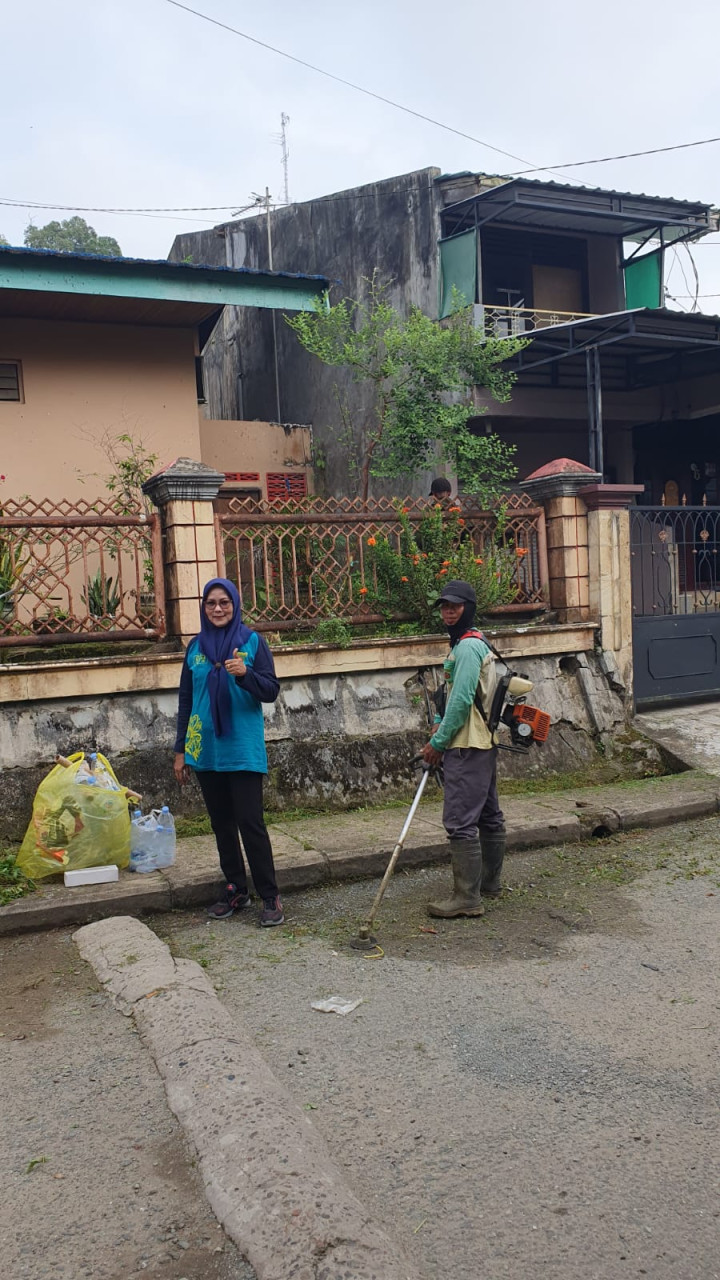 Minggu, 15 Oktober 2023 kegiatan gotong royong di wilayah Kelurahan Karang Anyar