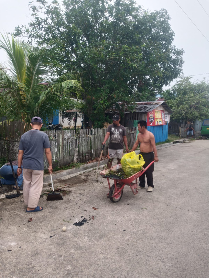 Minggu, 15 Oktober 2023 kegiatan gotong royong di wilayah Kelurahan Karang Anyar