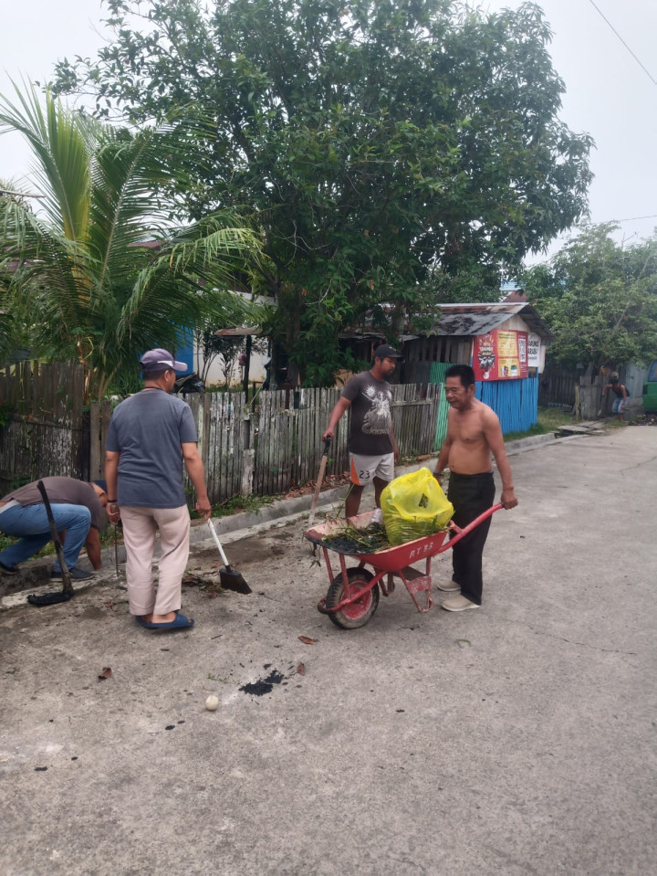 Minggu, 15 Oktober 2023 kegiatan gotong royong di wilayah Kelurahan Karang Anyar