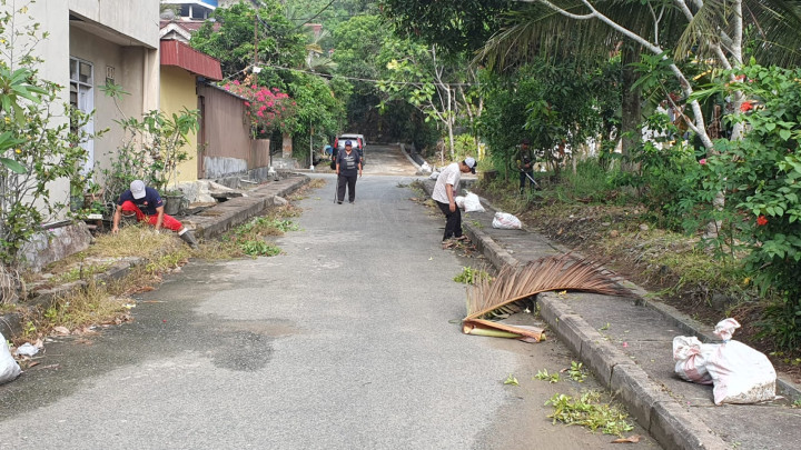 Minggu, 15 Oktober 2023 kegiatan gotong royong di wilayah Kelurahan Karang Anyar